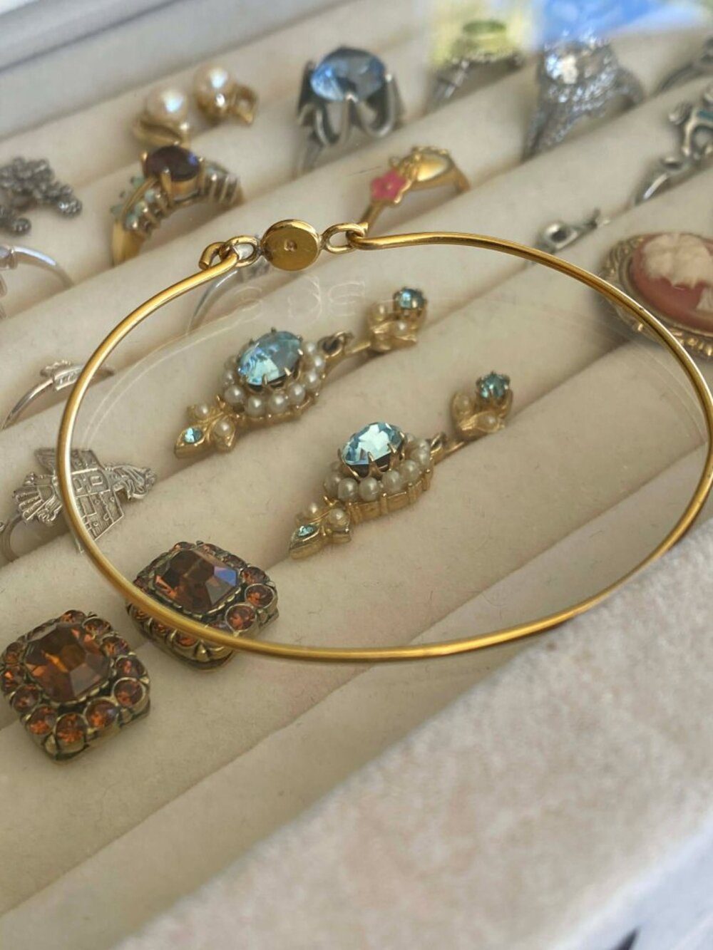vintage dainty bracelet - Picture 3 of 5